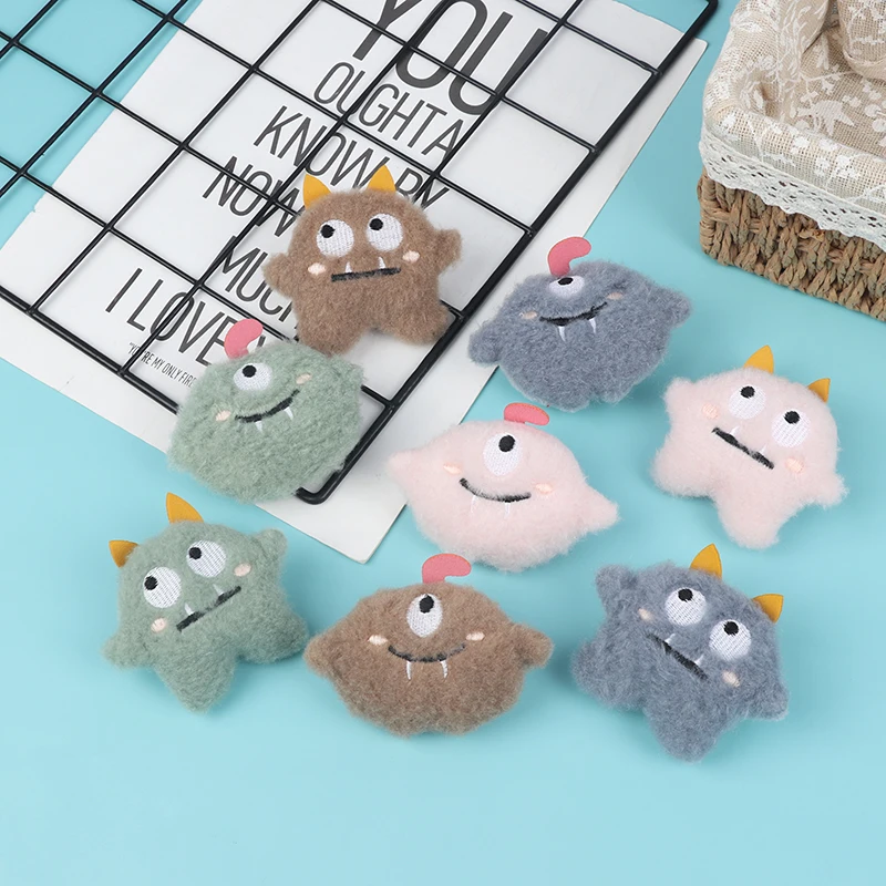 

Cartoon Lovely Plush Small Doll Brooch 7.5*8cm To Act The Role Of Ugly Cute Little Monster Brooch Students Jewelry