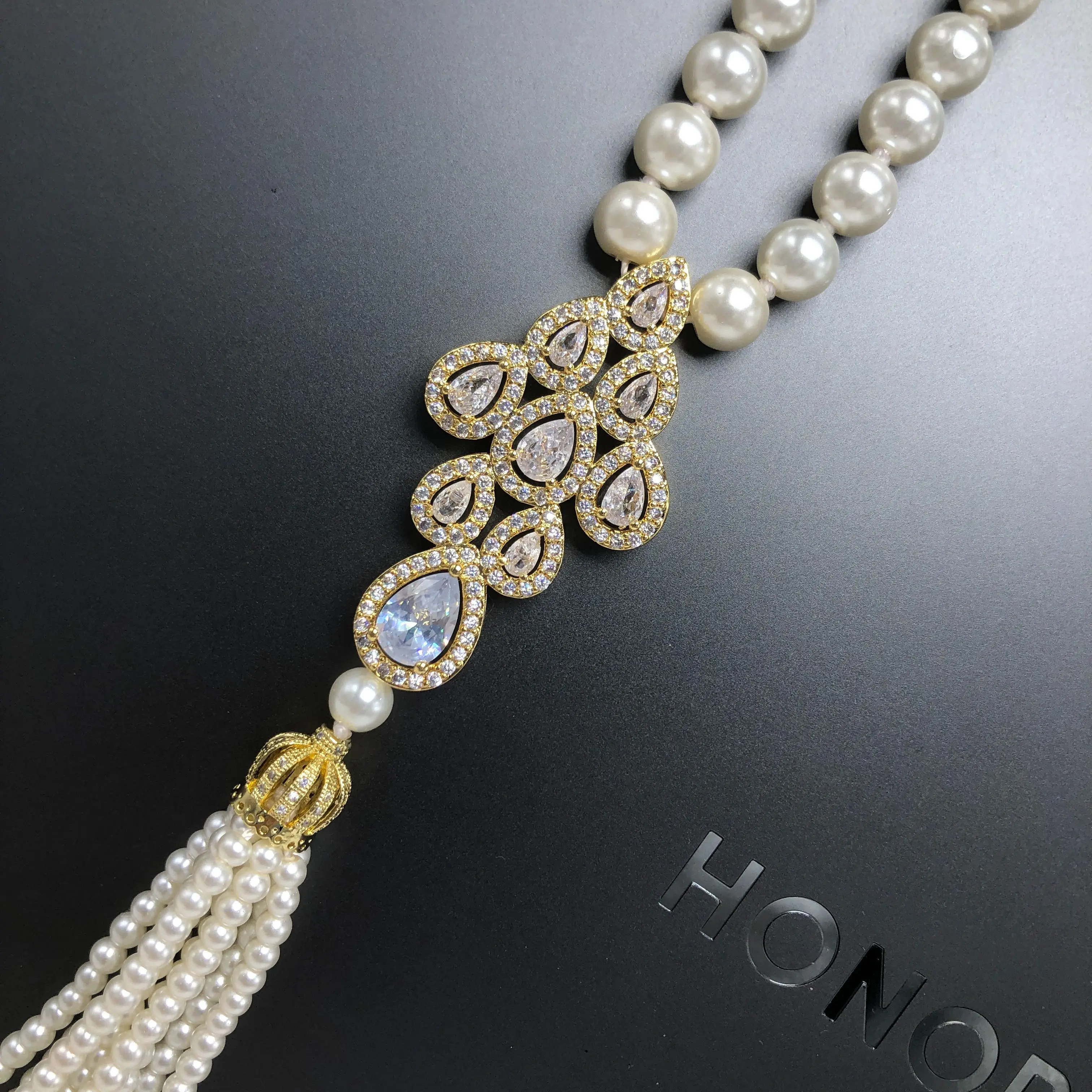 Женская цепочка с жемчужными бусинами 1 шт.