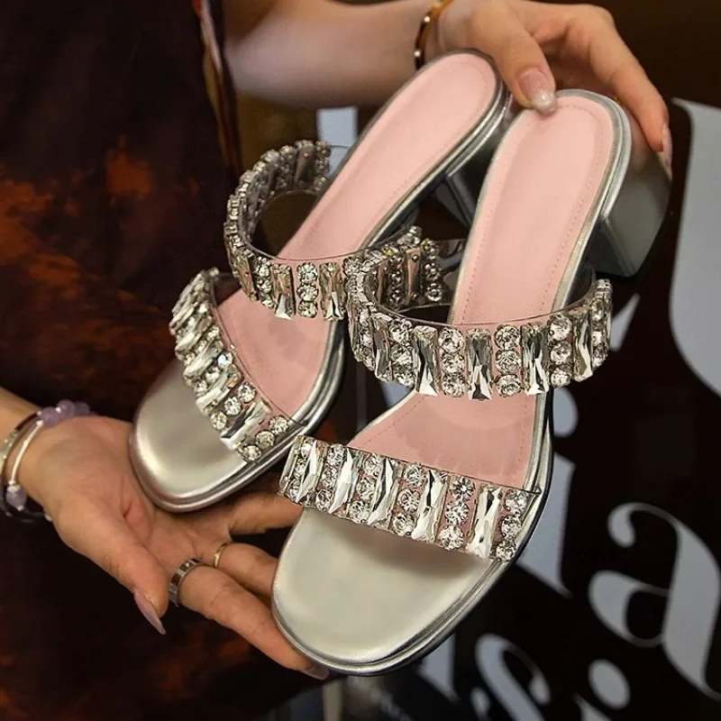 Новинка 2024 г. модные серебристые сандалии большого размера со стразами