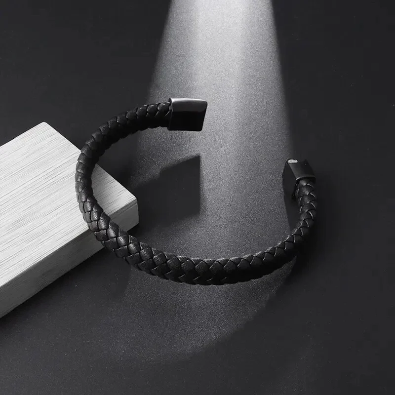 Модный однослойный черный кожаный браслет ручной работы с металлической