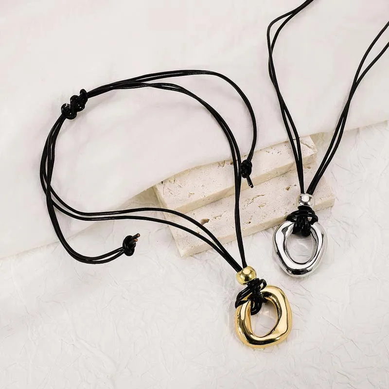 Металлическое асимметричное ожерелье с подвеской