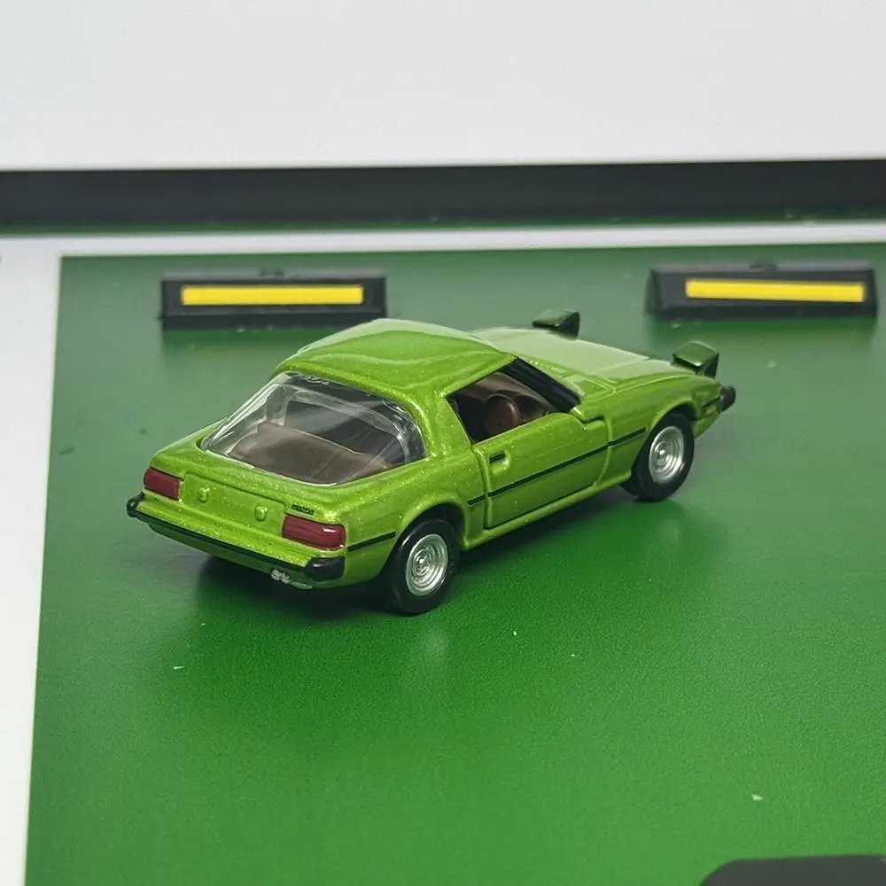 Модель автомобиля Toyota Tomica Premium 29 Mazda Savannah RX-7