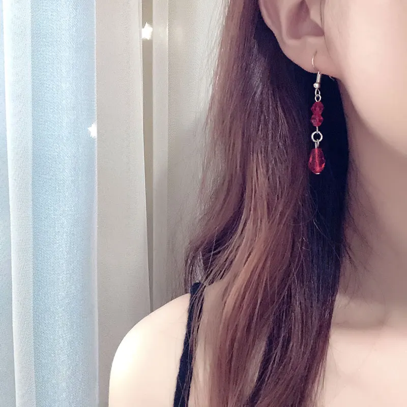 

Gothic Red Waterdrop Beaded Hanging Earrings for Women Girls Glass Crystal Beads Drop Earrings Dangle Vintage Party Jewelry Gift