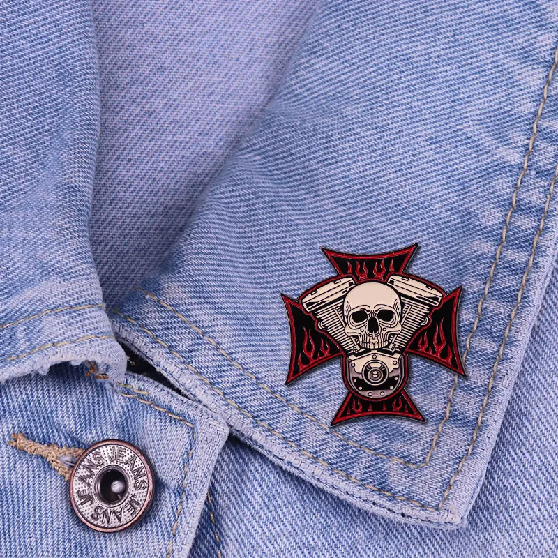 Деталь двигателя металлическая эмалированная булавка в виде черепа для