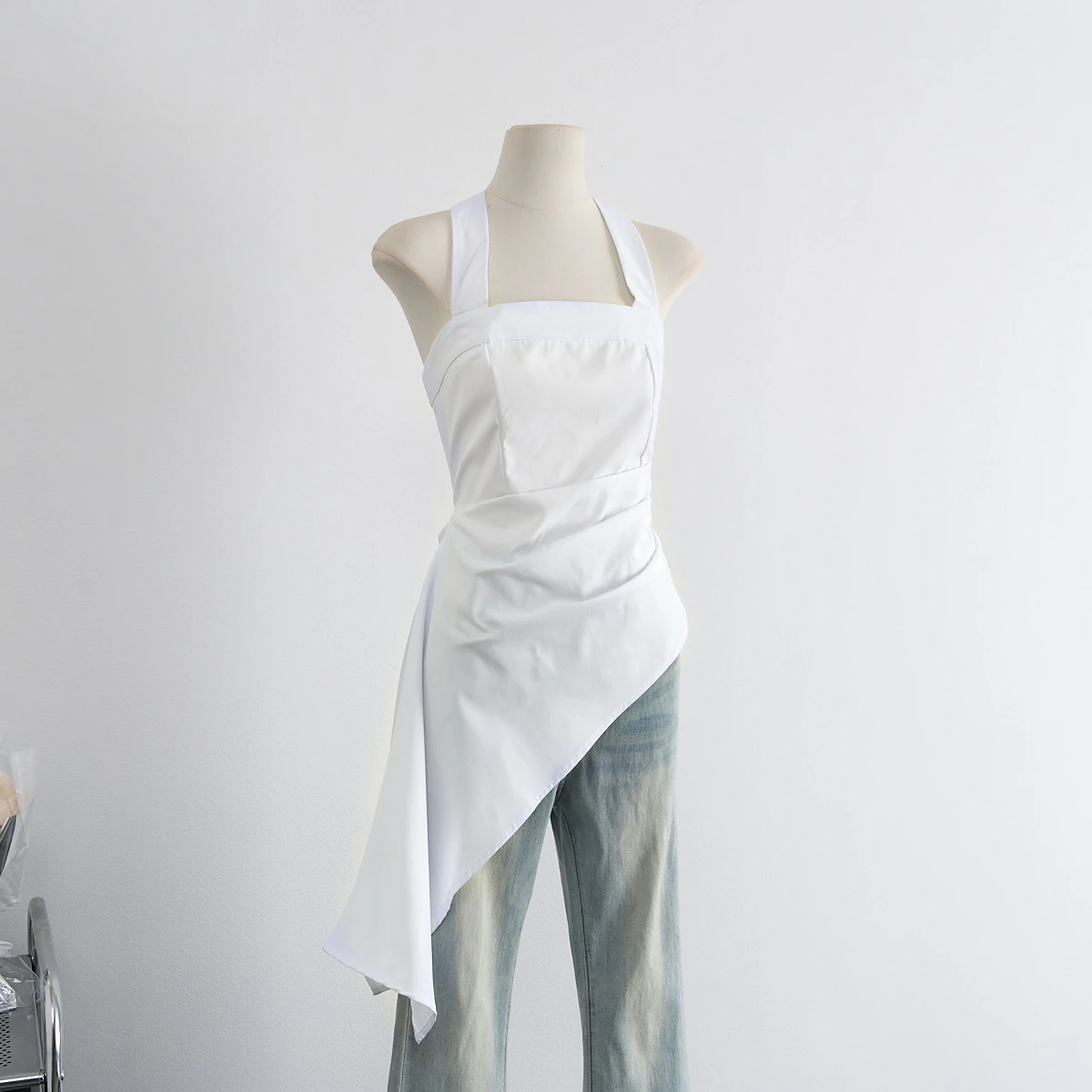 Женская белая рубашка с французским вырезом нерегулярный плиссированный дизайн