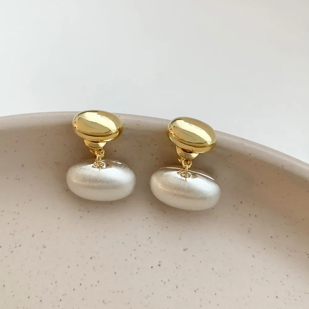 

Fashion Metal Stud Earrings with Oval Satin Gold and Silver Design Minimalistic and Elegant for Women