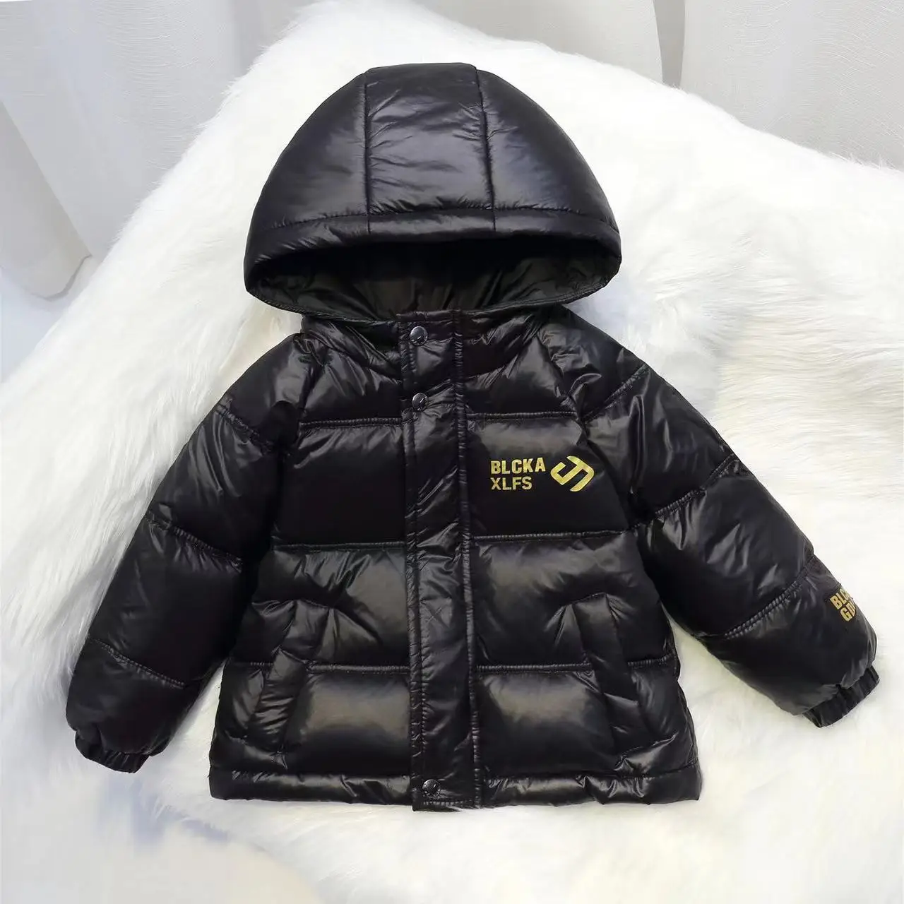 Пуховик детский утепленный с капюшоном модная короткая зимняя куртка черного и