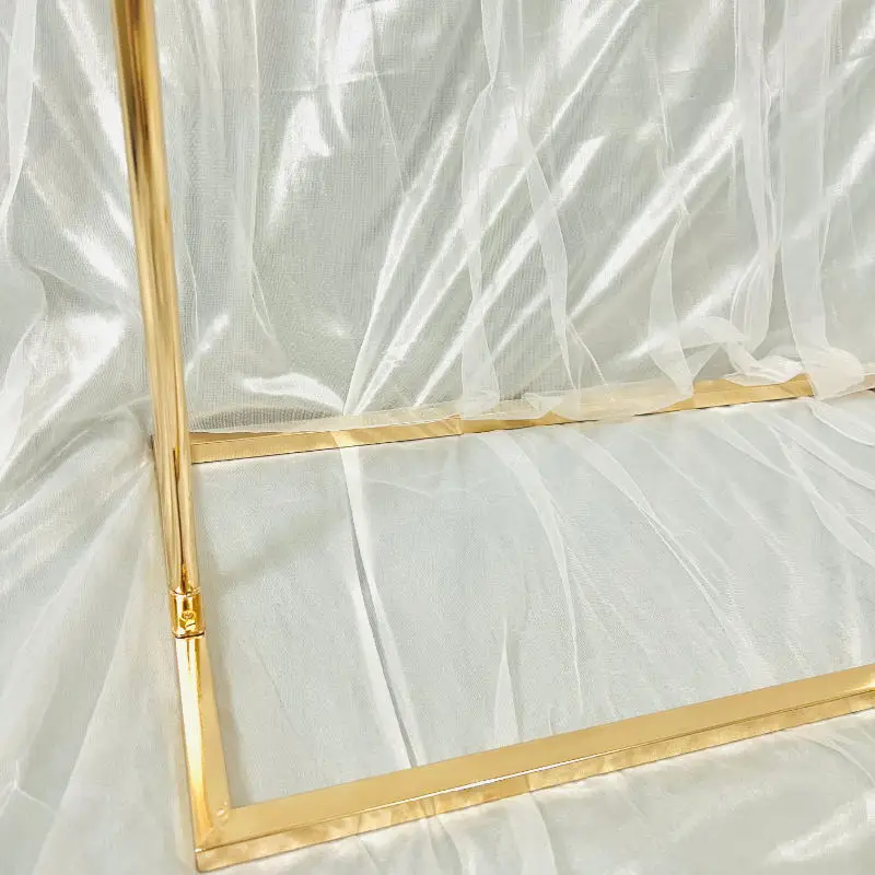 Рисунок 5 - блестящие зеркальные золотые свадебные