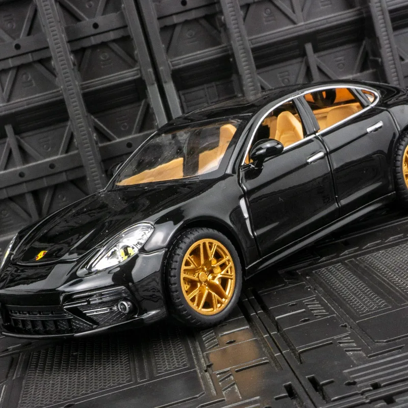 Фото Модель автомобиля Porsche Panamera из сплава металла, масштаб 1:24, коллекционная, с открывающимися дверями, капотом и багажником, со звуковыми и световыми эффектами. №3