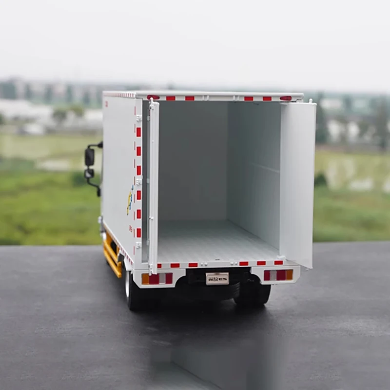 Литый под давлением масштаб 1:18 Крылатый фургон модель автомобиля из сплава