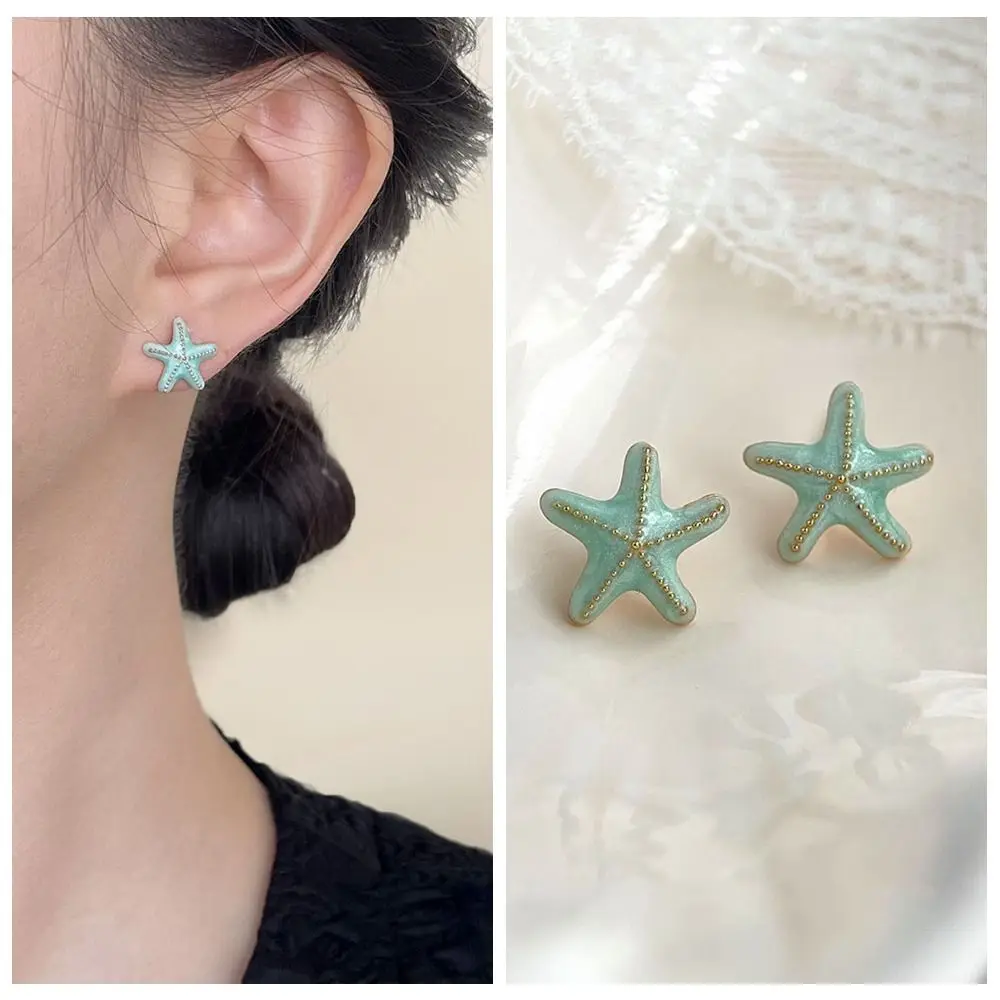 Геометрические серьги-гвоздики мятно-зеленого цвета модное нишевое шикарное