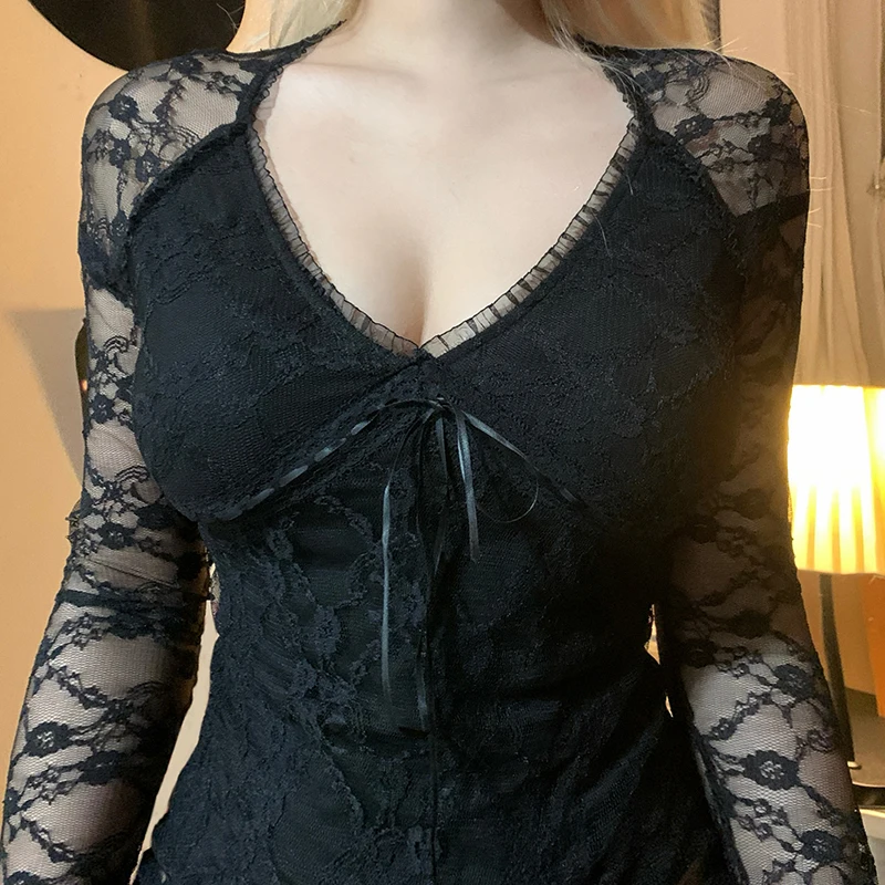 Футболка IAMHOTTY с цветочным принтом и кружевным рукавом Готическая футболка