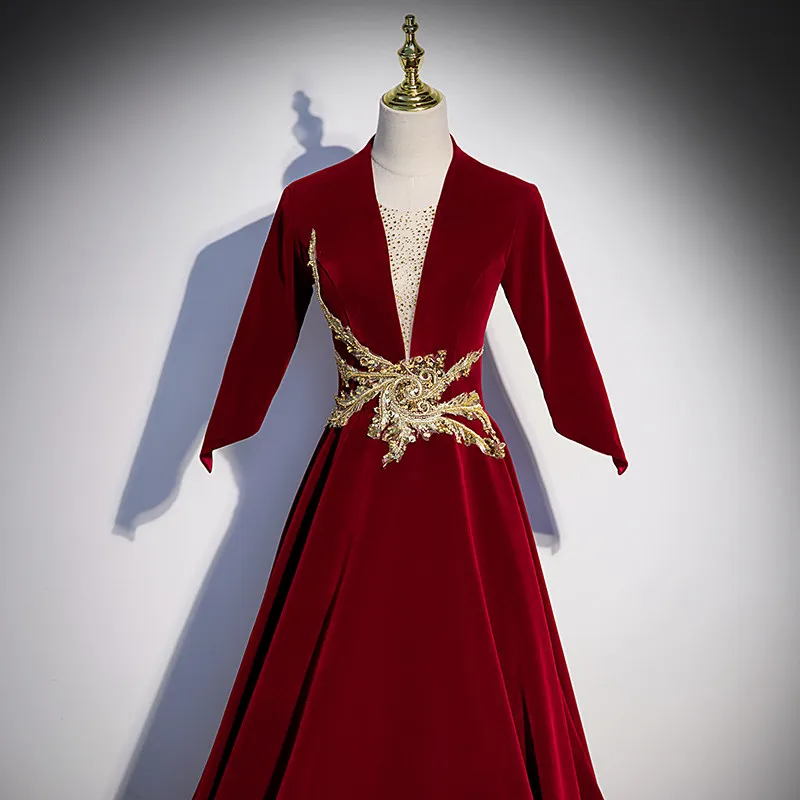 Рисунок 4 - Вечернее платье с V-образным вырезом