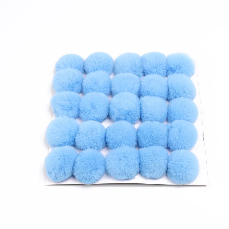 Рисунок 5 - Помпоны из натурального меха кролика Рекс