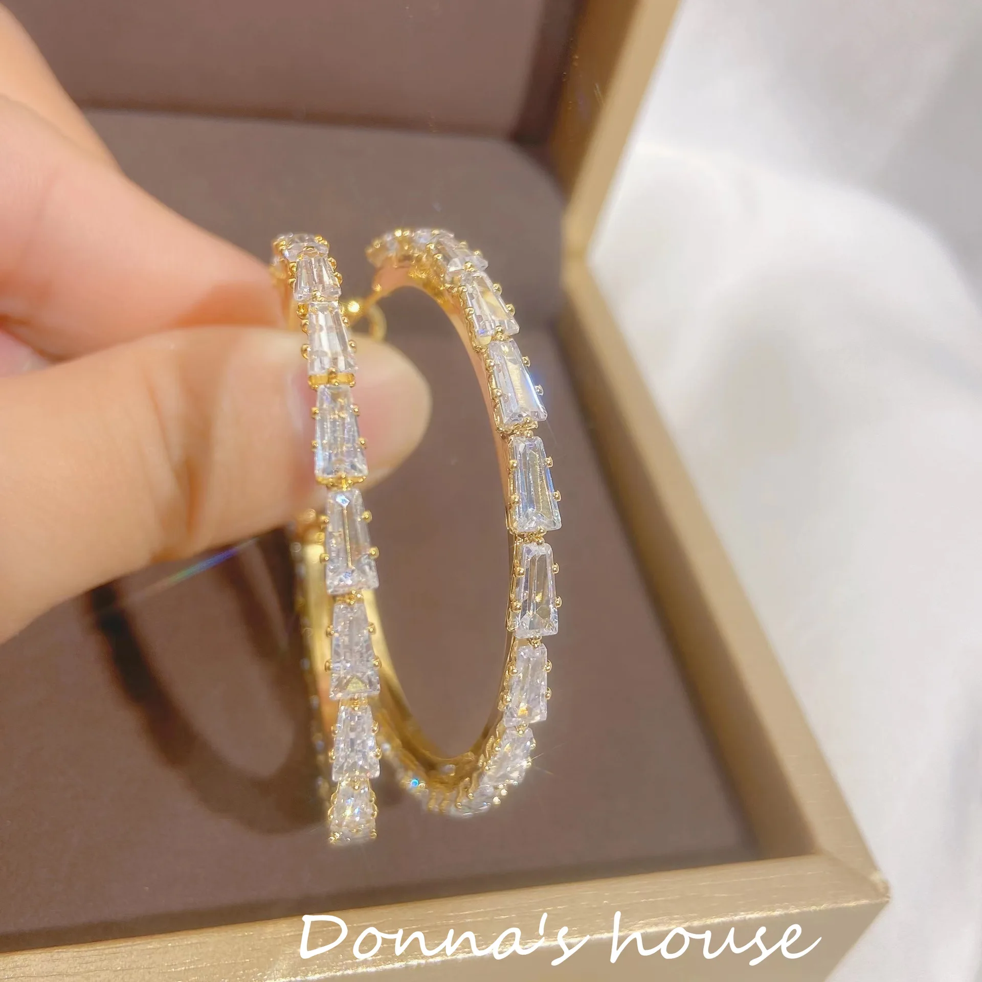 2023 Новые Модные металлические подвесные серьги, классические женские корейские модные круглые женские свадебные ювелирные изделия для помолвки 2023 Новые Модные металлические подвесные серьги, классические женские корейские модные круглые женские свадебные ювелирные изделия для помолвки