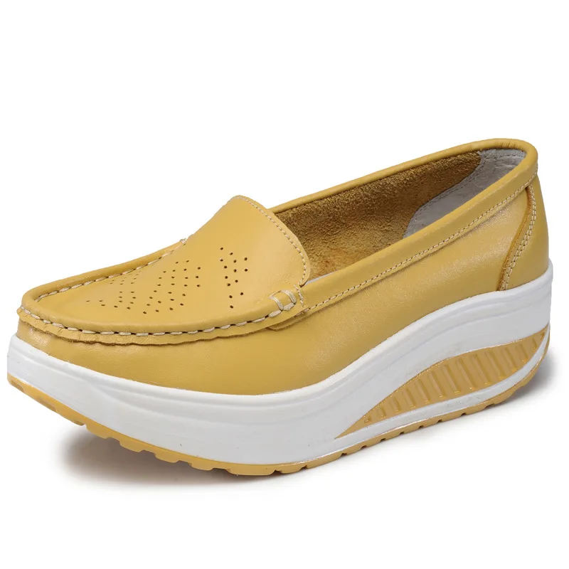 

Женские повседневные Мокасины из кожи, дышащие туфли на плоской подошве, с металлической пуговицей, лоферы с мягкой подошвой