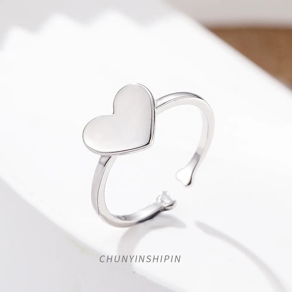 Модное и минималистичное женское кольцо в форме сердца из серебра пробы