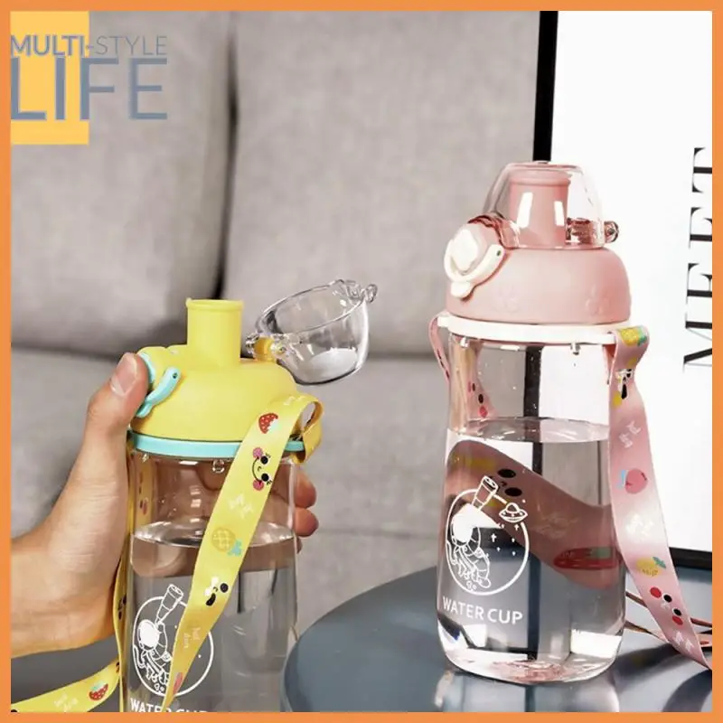 

Reusable Water Bottle New Portable Children Water Cup 650ml Cute Baby Cup With Shoulder Strap Plastic Water Cup Sports Water Cup