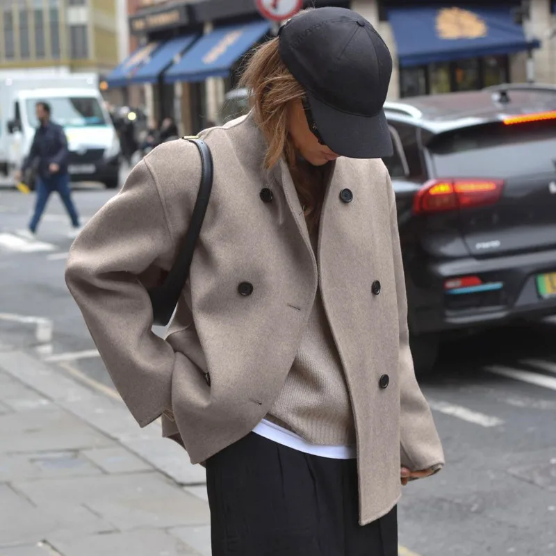 Женское короткое шерстяное пальто