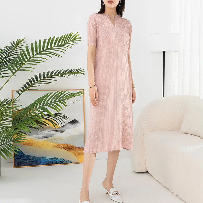 

Miyake Style Pleated Dress Women 2023 Summer New Fashion Versatile Casual Slim Short Sleeve V-neck Sheath A- Line Pleated Skirt