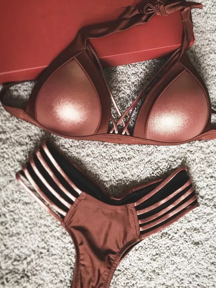 

Женский купальный костюм с чашками пуш-ап и бюстгальтером на бретельках