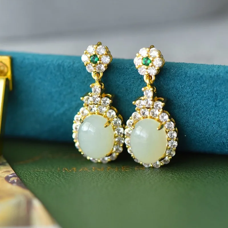 Женские серьги с белым нефритом инкрустированные