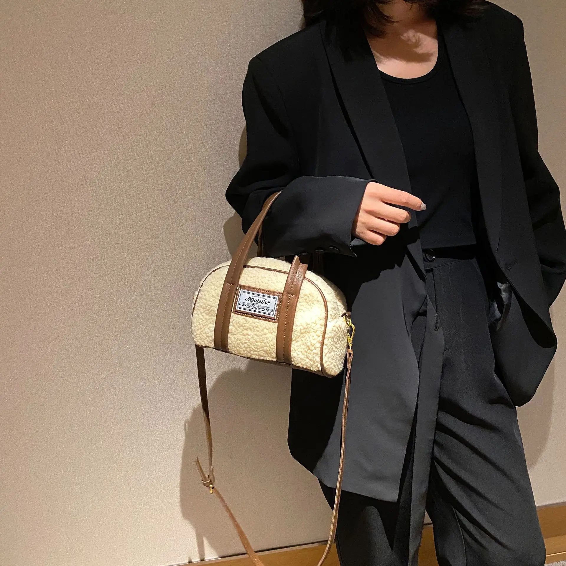 Плюшевая женская сумка с дизайном меньшинств новинка 2023 для боулинга через плечо