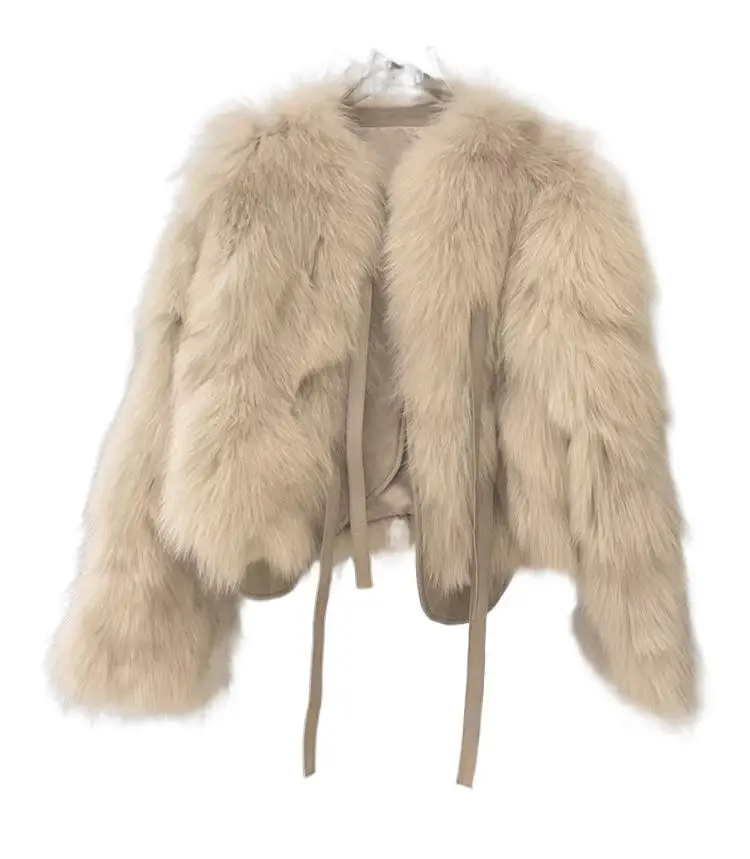 Рисунок 2 - Подходящая ко всему шуба из искусственного