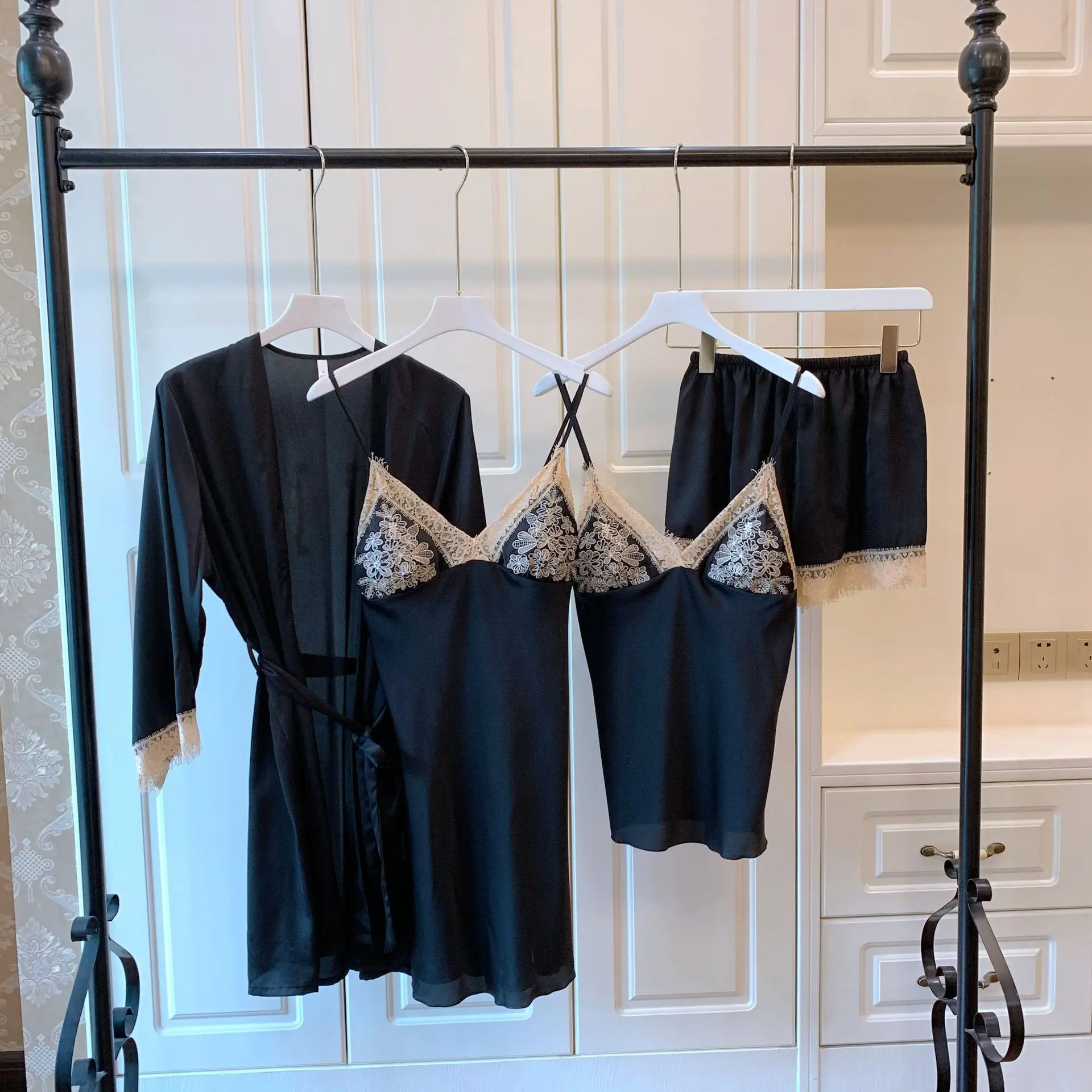 

Summer Sexy Floral Embroidery Robe Nightdress Sling Shorts 4Pcs Women Satin Homewear Intimate Lingerie Pajamas With Chest Pad