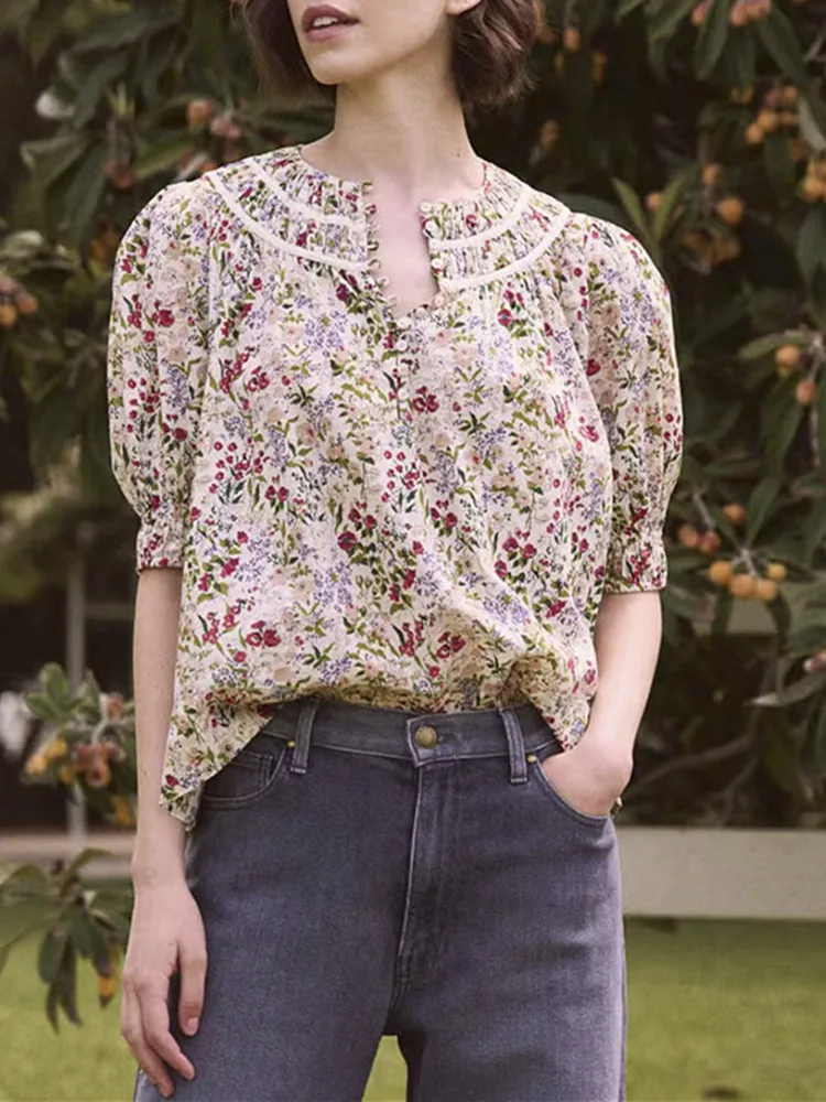

Женская блузка с цветочным принтом, V-образным вырезом и пуговицами