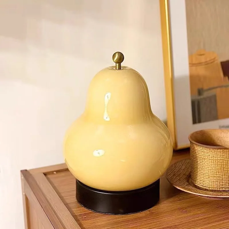 

Modern Italy Designer Cute LED Pear Table Lamp for Hotel Bedroom Bedside Living Room Decoration Lighting Minimalist Desk Lights