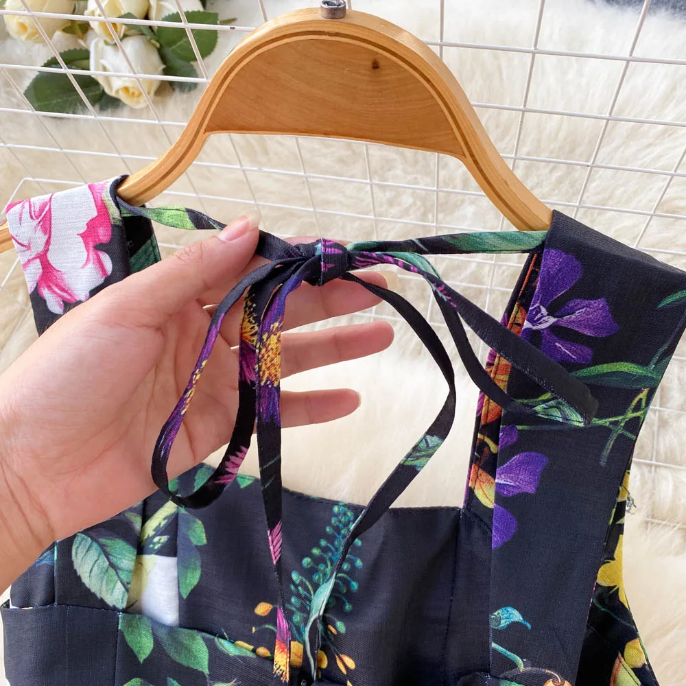 Женское платье с цветочным принтом