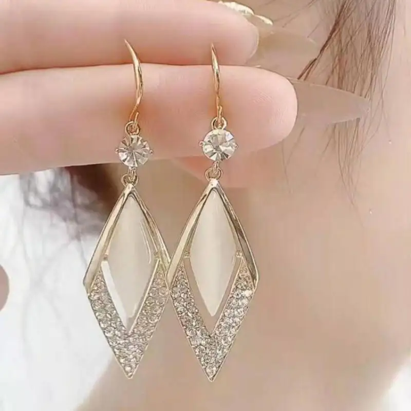 European And American Fashion New Earrings Show Face Thin Geometric Diamond Elegant Temperament Crystal Versatile High-end