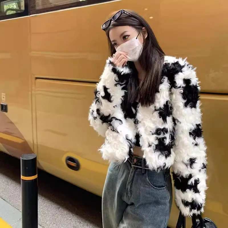 

2023 Autumn New Cow Color Fur Coat Women's Fur V-Neck Short Jacket