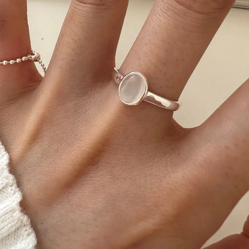 

Женское кольцо из серебра 925 пробы, с овальным кристаллом