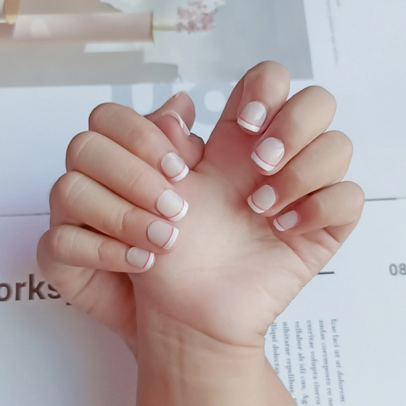 Цветные накладные ногти с мультяшным рисунком легко наносится снимаются для