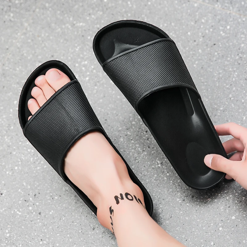 2022 New  Men Shoes Outdoor  Summer Slippers Beach Sandals Male Casual Flat Non-slip Breathable Light Home Slides Chanclas Cute