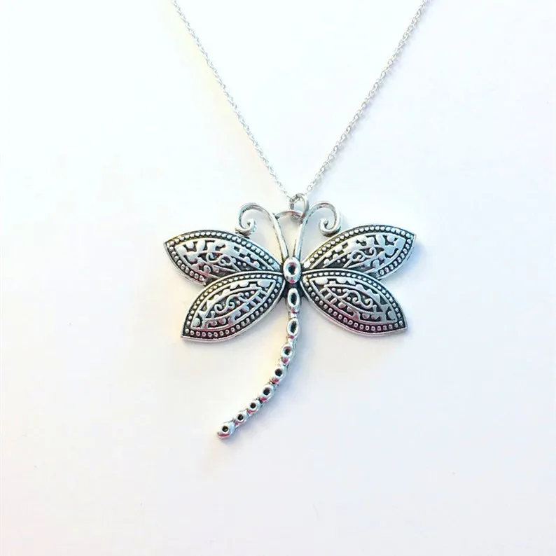 

New Hot Sale Fashion Trend Jewelry Retro Personality Trend Butterfly Pendant Sweater Accessories Necklace