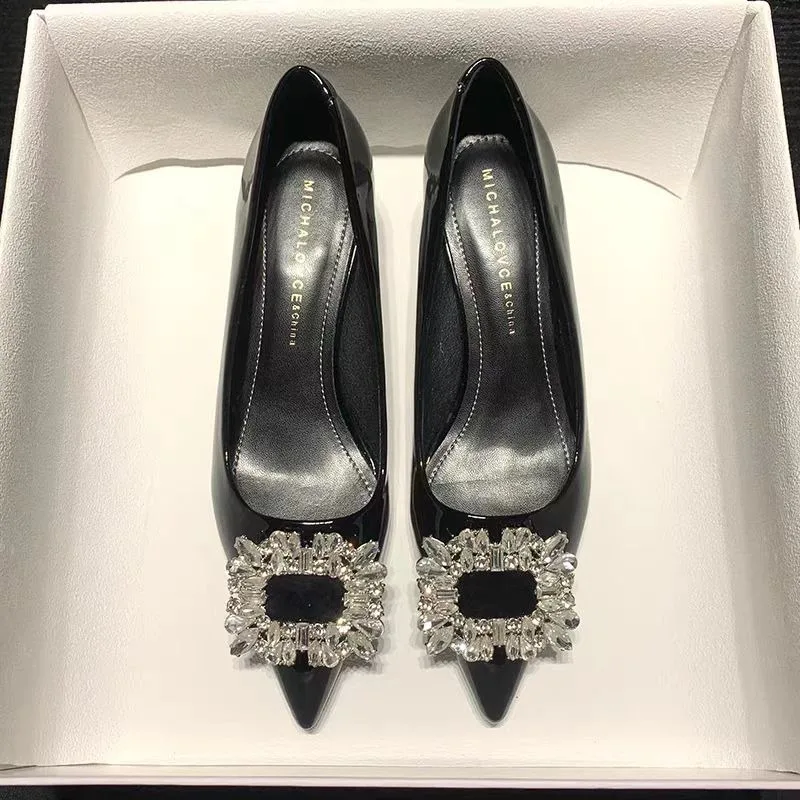 Женские туфли на грубом каблуке осенние новые с острым носком и неглубоким со