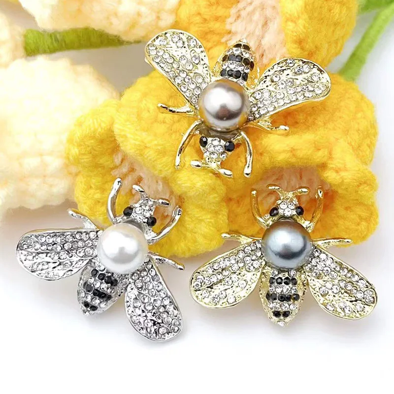 

Famous Trendy Design Insect Series Brooch Lady Delicate Little Bee Pins Metal Rhinestone Brooches For Girl Party Jewelry Gifts