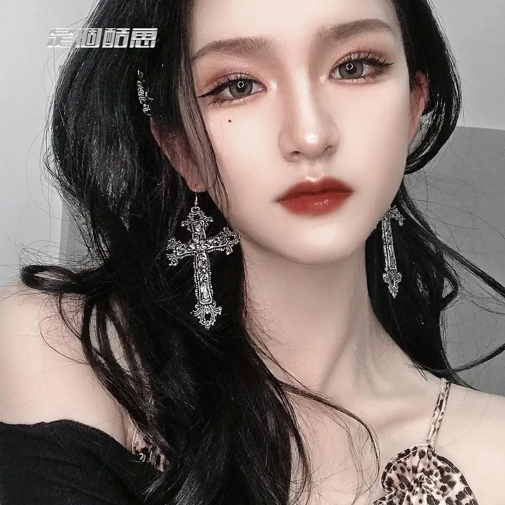 

Retro Gothic Baroque Cross Earrings for Women Korean Fashion Trend Hot Girl Sweet Cool Y2k Girl No Pierced Ear Clip Jewelry Gift