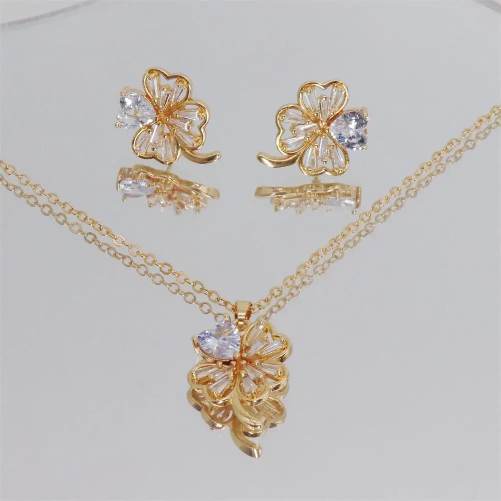 Цепочка с подвеской в виде четырехлистного клевера фианитом