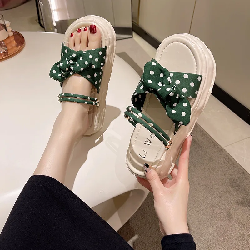 

Туфли женские бежевые на танкетке с узлом-бабочкой и каблуком