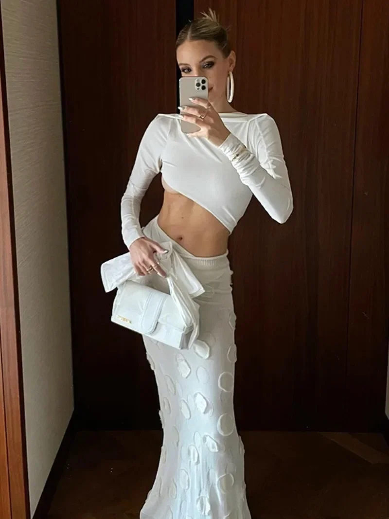 

Женское боди с круглым вырезом, длинным рукавом и открытой спиной