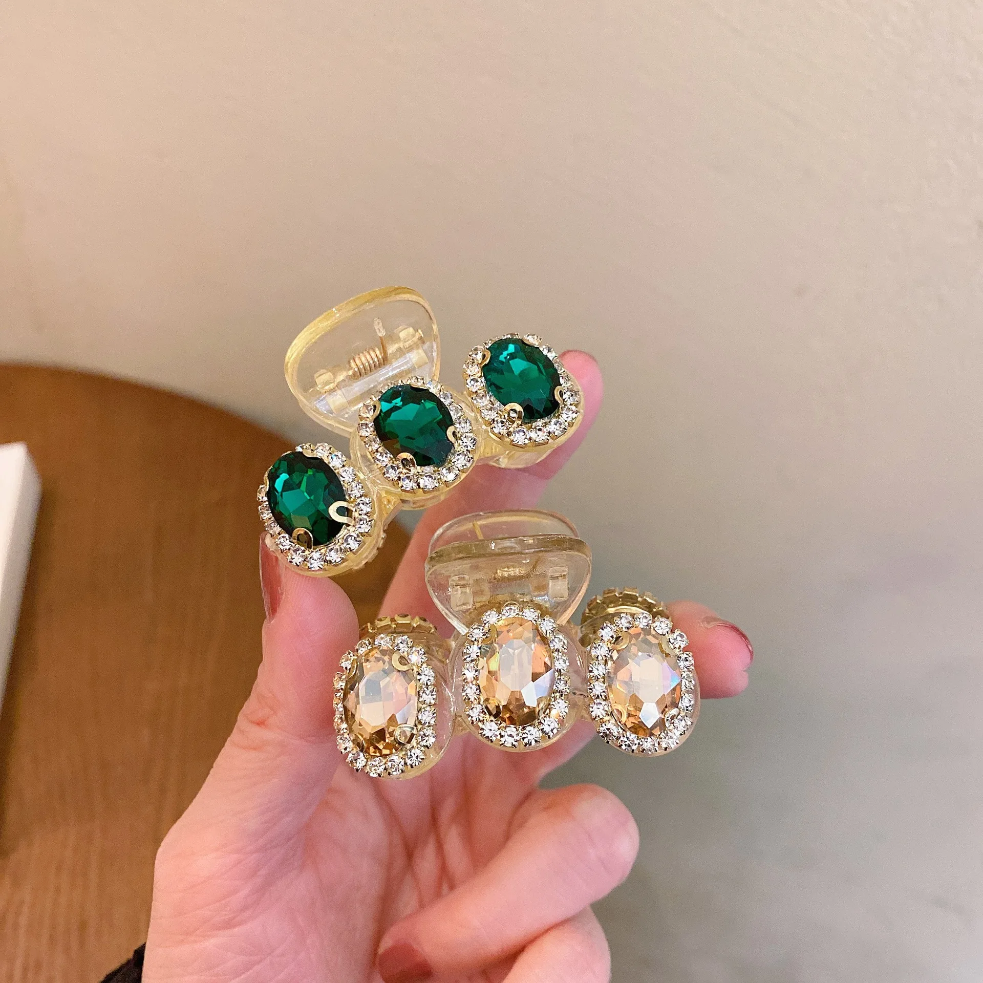 

Elegance Crystal Pearl Hair Claws For Women Hair Accessories Flower Rhinestones Hairpins Handmade Hair Clips WOMAN HAIR CLIP Hot
