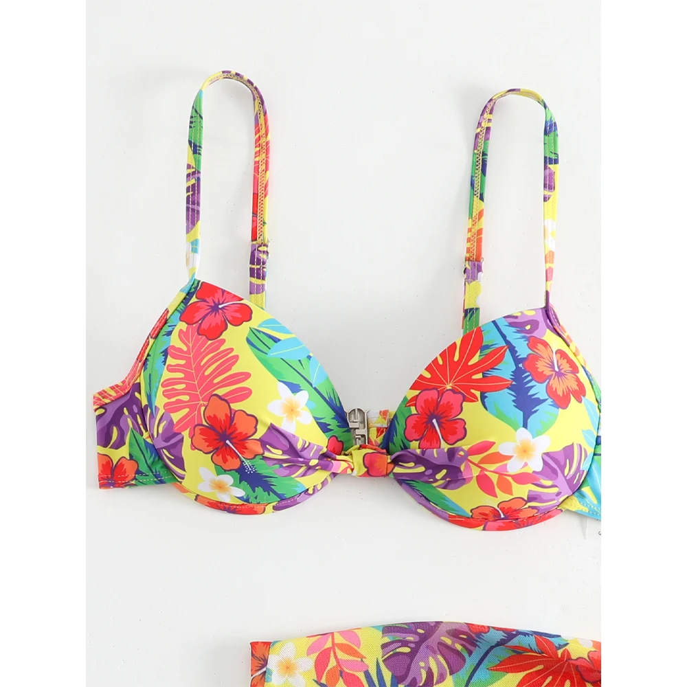 Рисунок 6 - Купальник-бикини с тройным принтом и юбкой