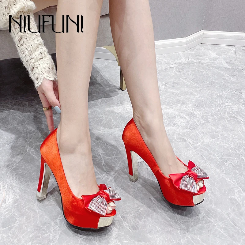 

NIUFUNI Summer Platform Peep Toe Women Pumps Solid Color Rhinestone Bow Metal Thick High Heels Silk Fashion Wedding Shoes Ladies