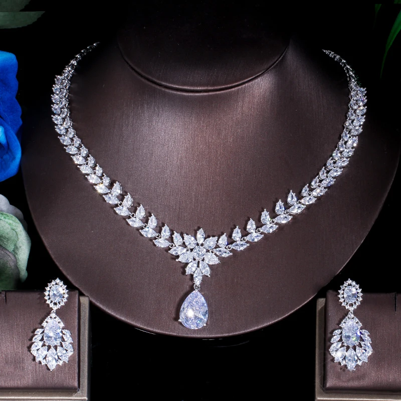

ThreeGraces Sparkly White Cubic Zirconia Bridal Wedding Banquet Jewelry Set for Women Fashion Earrings Necklace Accessory TZ747
