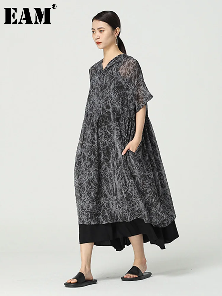 

[EAM] Women Black Pattern Printed Big Size Dress New V- Neck Half Sleeve Loose Fit Fashion Tide Spring Summer 2022 1DE8204