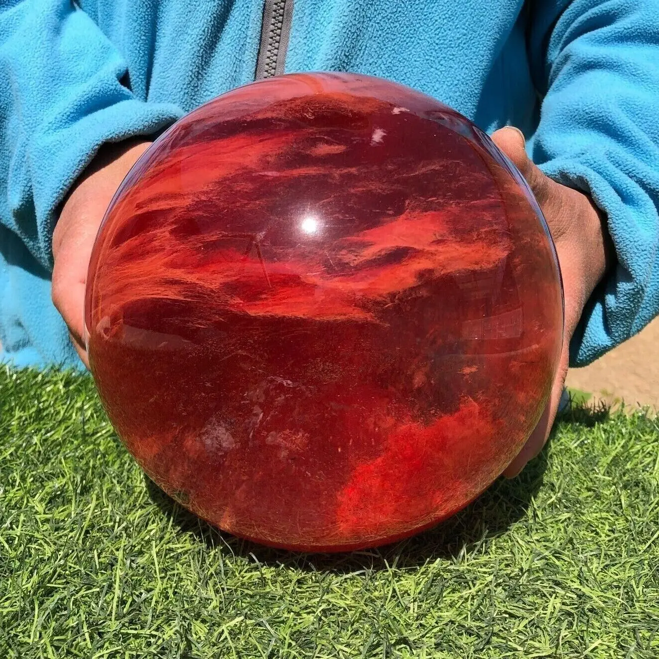 

Кварцевый шар из красного камня